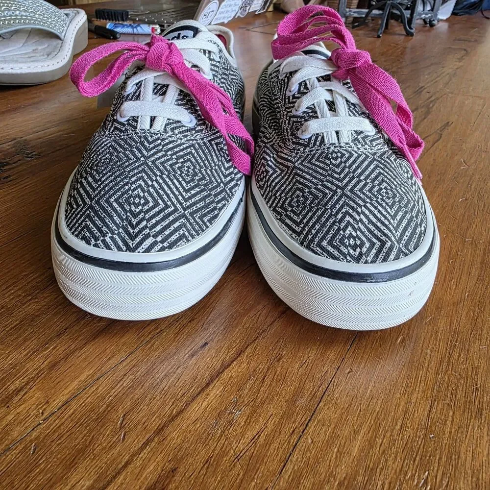 Keds Women's Size 9 Double Dutch Optic sneakers White/pink Laces